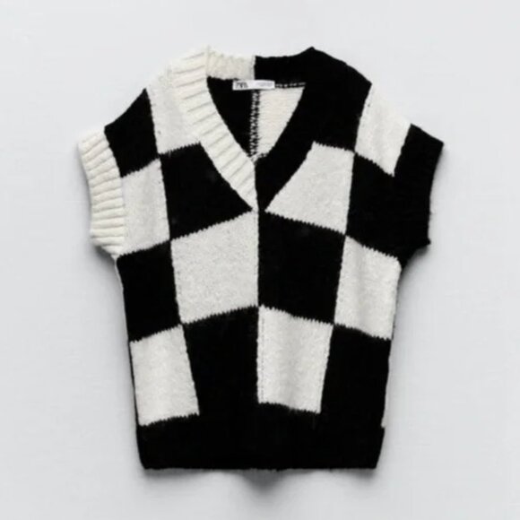 Zara Sweaters - Zara PLAID KNIT VEST